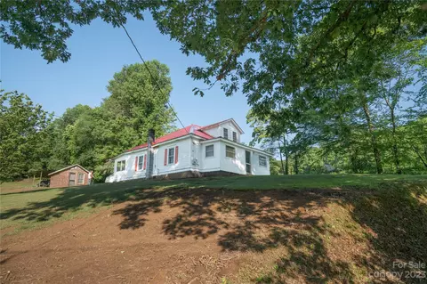 1482 Pickens Hwy, Rosman, NC 28772