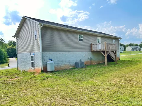 107 Green Fields Ln, Morganton, NC 28655 photo 5