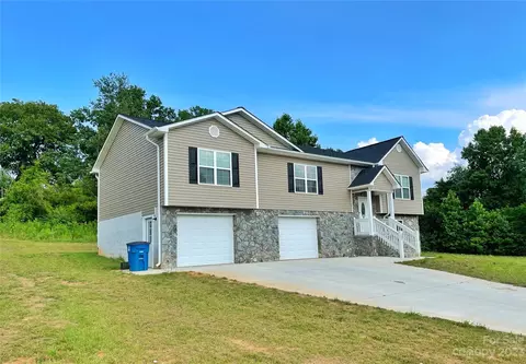 107 Green Fields Ln, Morganton, NC 28655