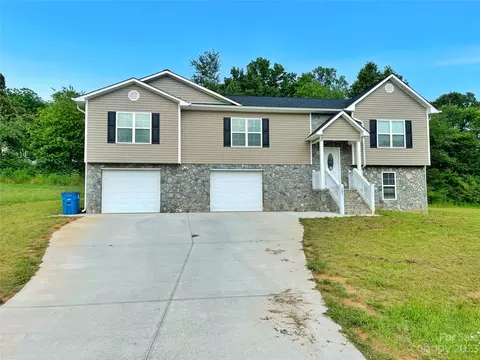 107 Green Fields Ln, Morganton, NC 28655 photo 2