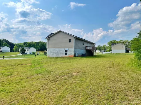 107 Green Fields Ln, Morganton, NC 28655 photo 4