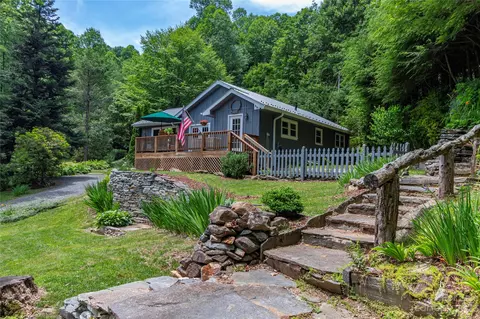 208 Bearwallow Rd, Little Switzerland, NC 28749