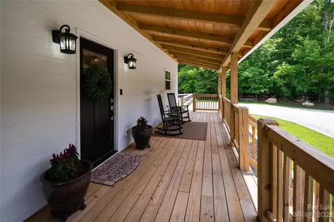 345 Cornerstone Ln, Deep Gap, NC 28618 photo 3