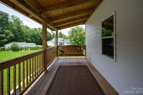 345 Cornerstone Ln, Deep Gap, NC 28618 photo 4