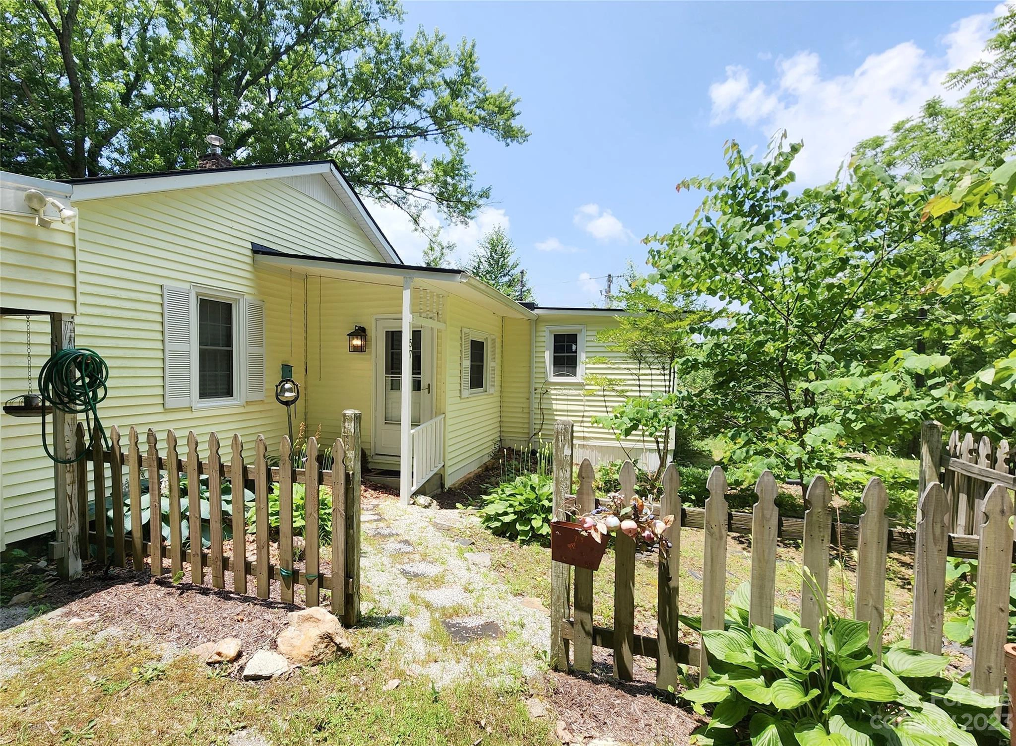 57 Twin Oaks Ln  