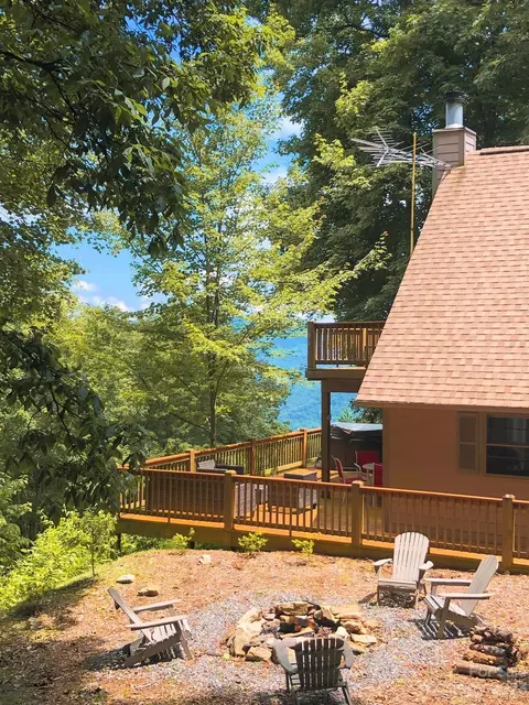 27 Morning Glory Ln, Maggie Valley, NC 28751