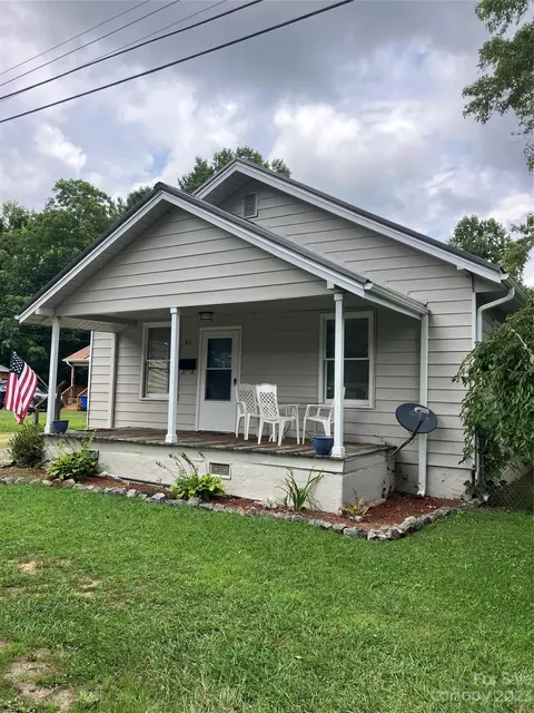 63 Palmer St, Brevard, NC 28712