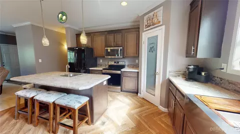 210 Mooseheart Rdg, Marion, NC 28752