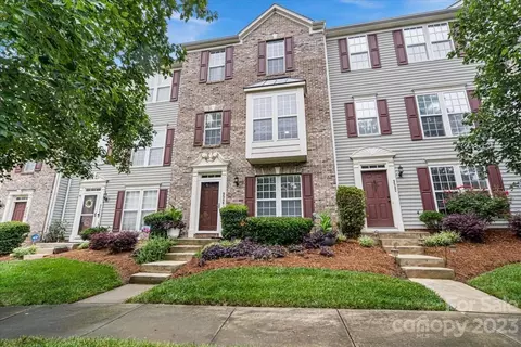 9546 Blossom Hill Dr, Huntersville, NC 28078