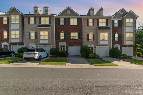 213 Langhorne Dr, Mount Holly, NC 28120