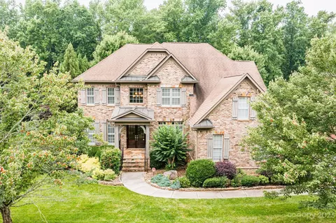 1015 Westbury Dr, Matthews, NC 28104