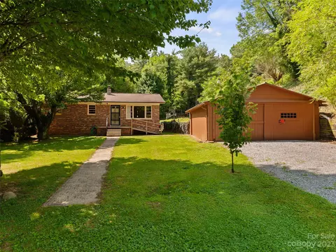 7363 Carolina Blvd, Clyde, NC 28721