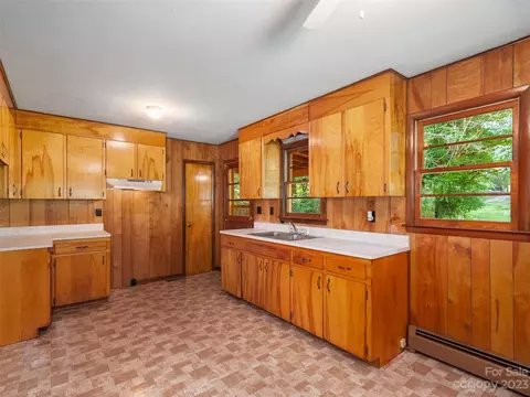 7363 Carolina Blvd, Clyde, NC 28721 photo 7