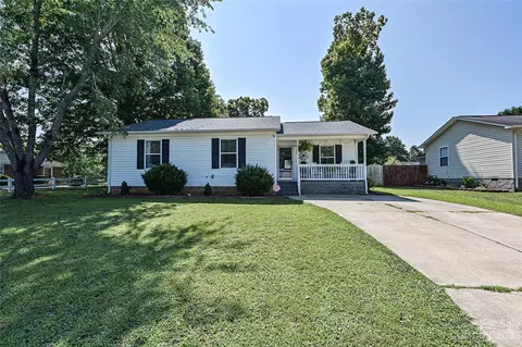 2527 Saluda Dr, Gastonia, NC 28054