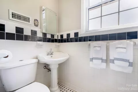 200 E Central Ave, Catawba, NC 28609 photo 19