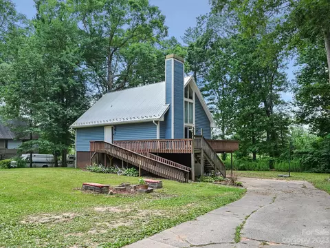53 Wildwood Cir, Fletcher, NC 28732