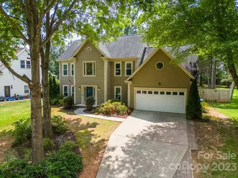 2806 Carriage Crossing Dr, Matthews, NC 28105