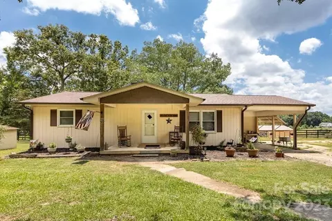 2256 Edge Park Rd, Clover, SC 29710
