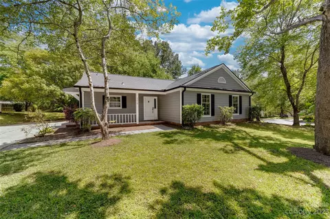 7218 Walnut Wood Dr, Charlotte, NC 28227