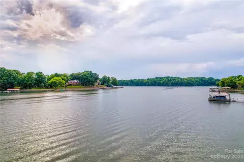305 Robinson Rd, Mooresville, NC 28117