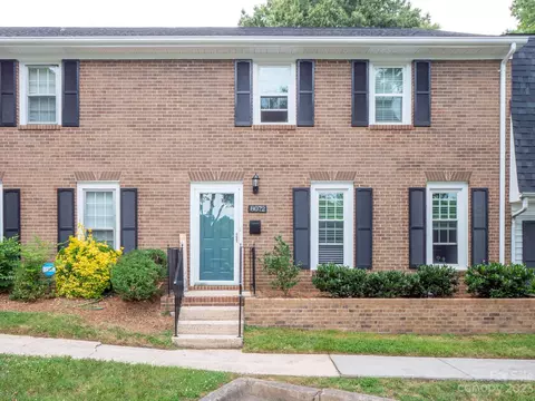 8072 Knights Bridge Rd, Charlotte, NC 28210