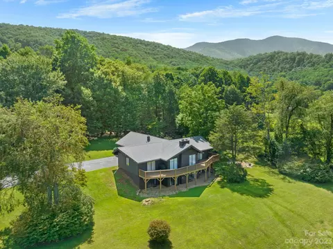 66 Simmons Rd, Burnsville, NC 28714