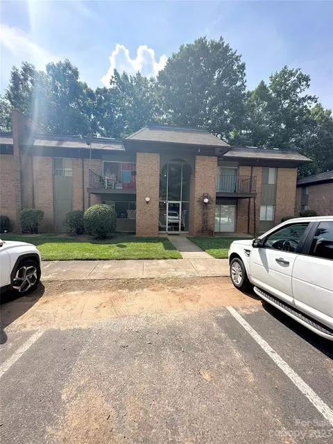 241 Orchard Trace Ln #4, Charlotte, NC 28213