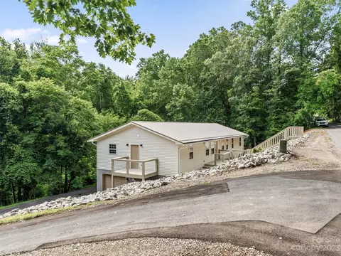18 Robin Ln, Asheville, NC 28806
