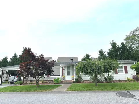 220 Cranbrook Cir, Hendersonville, NC 28792