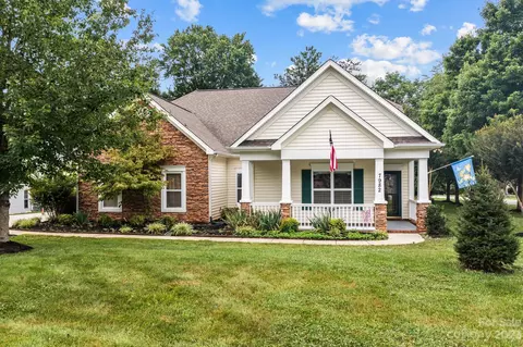 7982 Andrew Franklin Dr, Denver, NC 28037