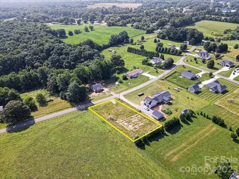 151 Rabbit Hwy, Harmony, NC 28634 photo 4