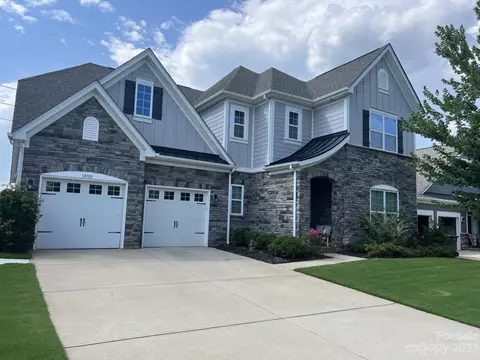 18709 Dumbarton Oaks Dr, Cornelius, NC 28031