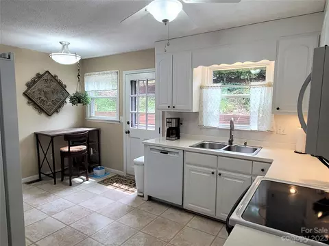 144 Pearson Dr, Morganton, NC 28655 photo 8