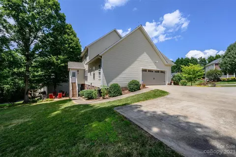 4851 Sage Meadows Cir, Hickory, NC 28601