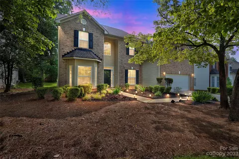 2614 Ashby Woods Dr, Matthews, NC 28105