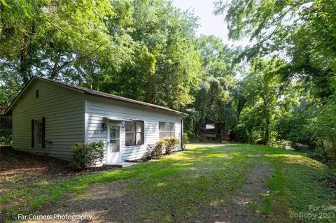 21 Season Ln, Asheville, NC 28805