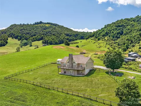 105 Dennis Farm Rd, Waynesville, NC 28785