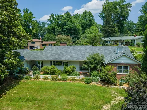 208 N Overlook Ter, Hendersonville, NC 28739