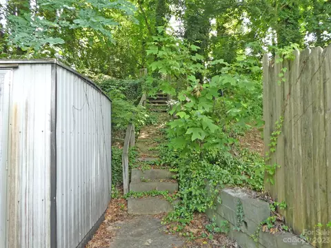 194 Maple Ave, Marion, NC 28752 photo 3