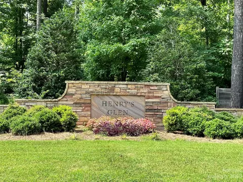 1042 Ledge Wood Ln, Clover, SC 29710
