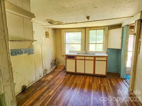 331 Thompson Rd, Spruce Pine, NC 28777 photo 8