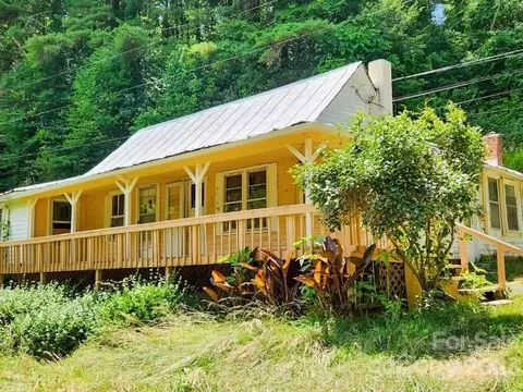 331 Thompson Rd, Spruce Pine, NC 28777