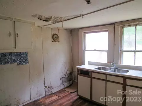 331 Thompson Rd, Spruce Pine, NC 28777 photo 7