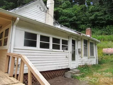 331 Thompson Rd, Spruce Pine, NC 28777 photo 4