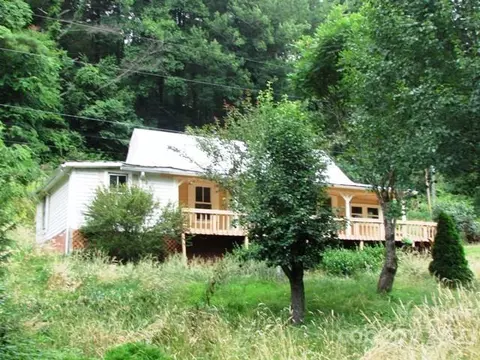 331 Thompson Rd, Spruce Pine, NC 28777 photo 2