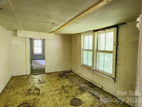331 Thompson Rd, Spruce Pine, NC 28777 photo 10