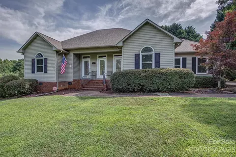 137 N Shore Dr, Cherryville, NC 28021