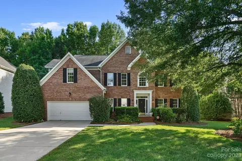 1202 Coachman Dr, Waxhaw, NC 28173