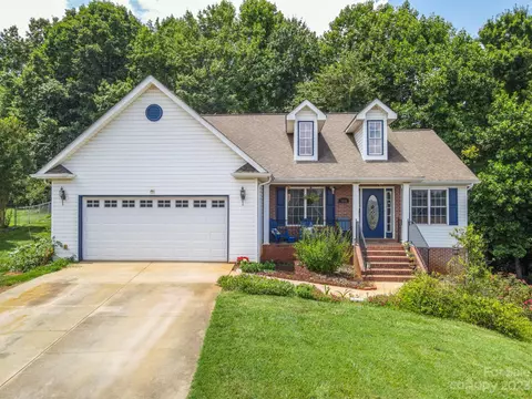 1806 Pipers Ridge Cir, Conover, NC 28613