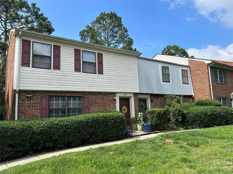 8901 Hunter Ridge Dr, Charlotte, NC 28226